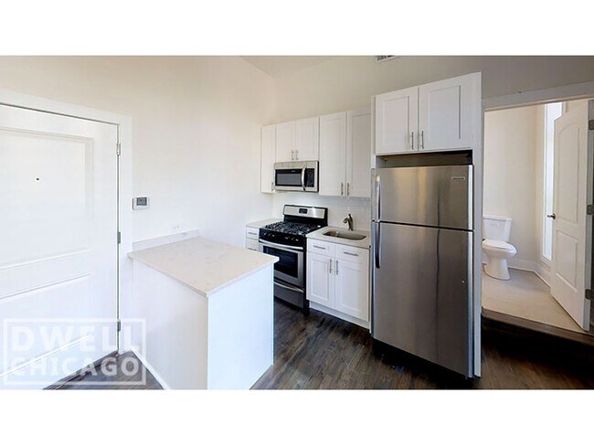 Foto del edificio - 2362 N Clybourn Ave