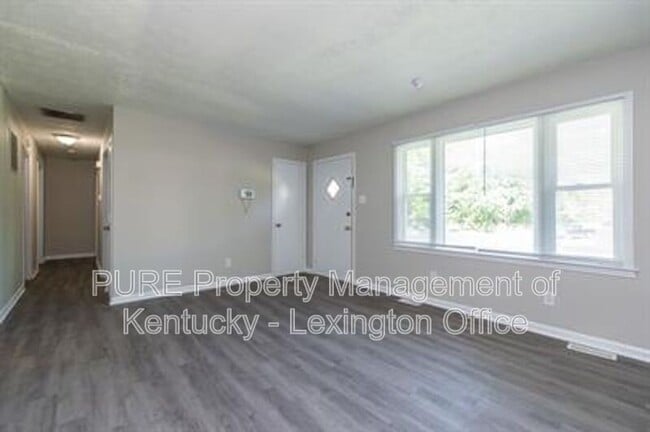 Foto del edificio - 2483 Thornberry Ct