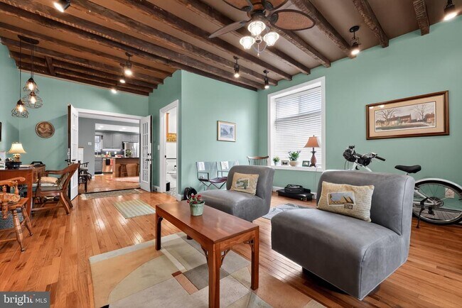 Foto del edificio - 2100 E Dauphin St