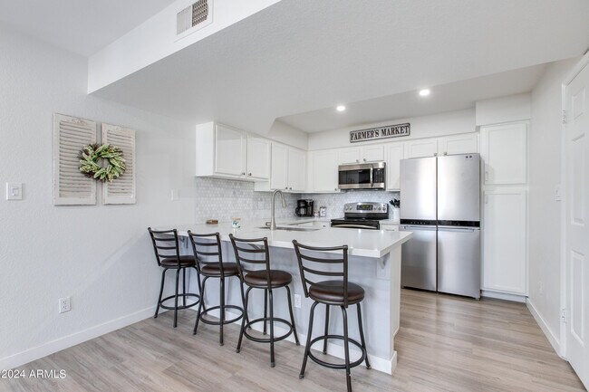 Foto del edificio - 8787 E Mountain View Rd