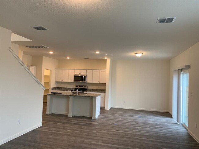 Building Photo - 319 Robins Nest Ln