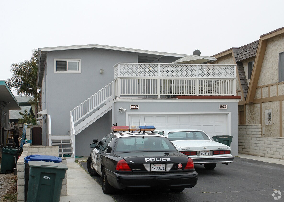 Foto del edificio - 1064-1066 Hingham Ln