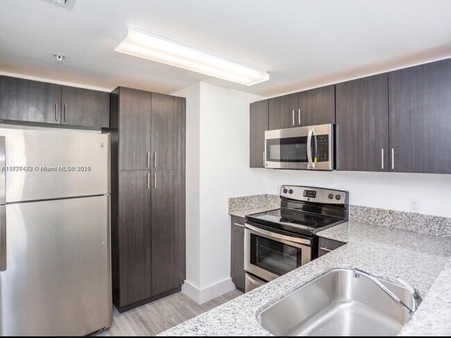 Foto del edificio - 2560 SW 27th Ave