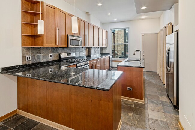 Foto del edificio - 902 W Newport Ave
