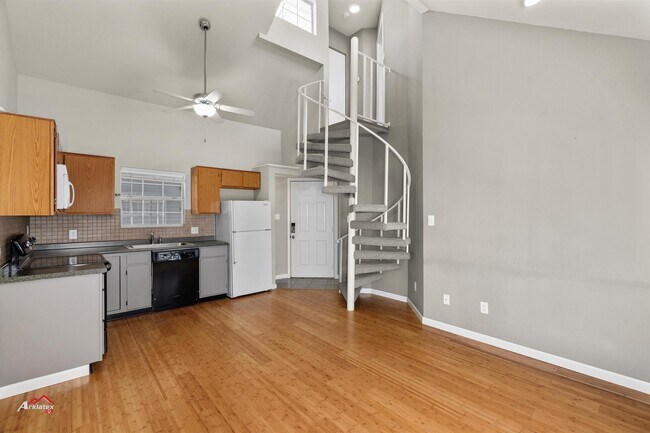 Building Photo - 303 Settlers Park Dr