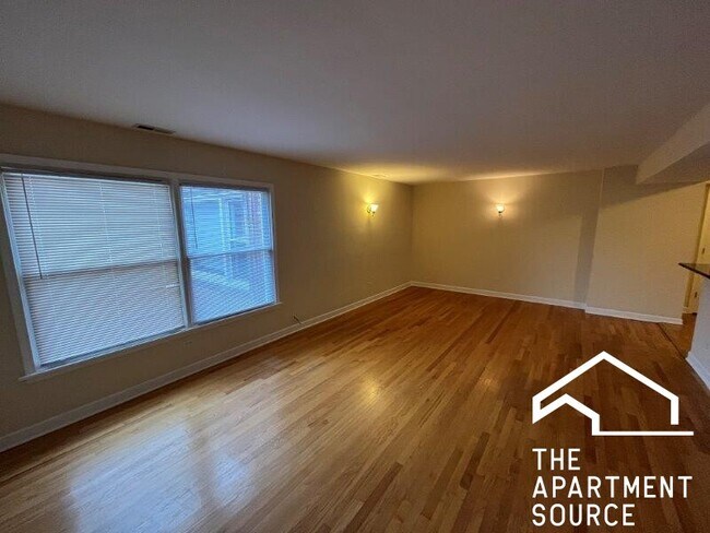 Foto del edificio - 8031 N Kenton Ave