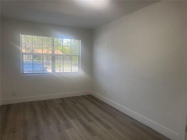 Building Photo - 1657 SW 44th Ave