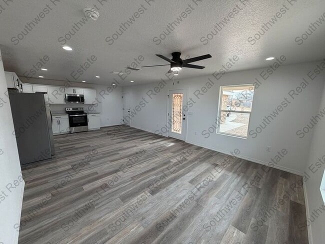 Building Photo - New Spacious 2 bedroom 2 bath Duplex.
