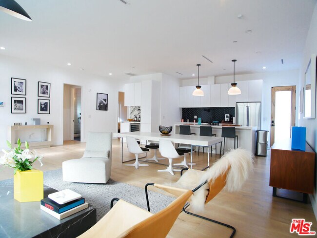 Foto del edificio - 3744 Somerset Dr