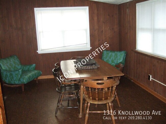 Building Photo - The Cabin