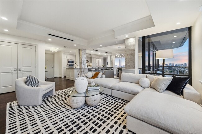 Building Photo - 15 Greenway Plz