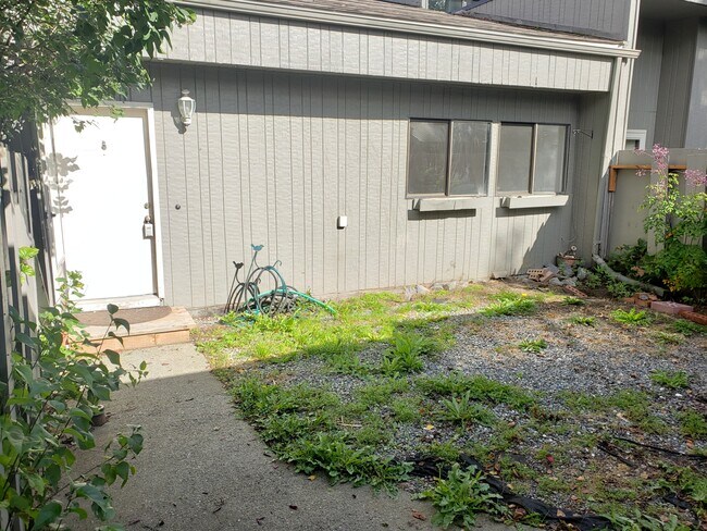 Building Photo - 3105 Delta Dr