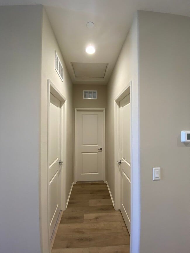 Building Photo - Desert Paradise Near You!