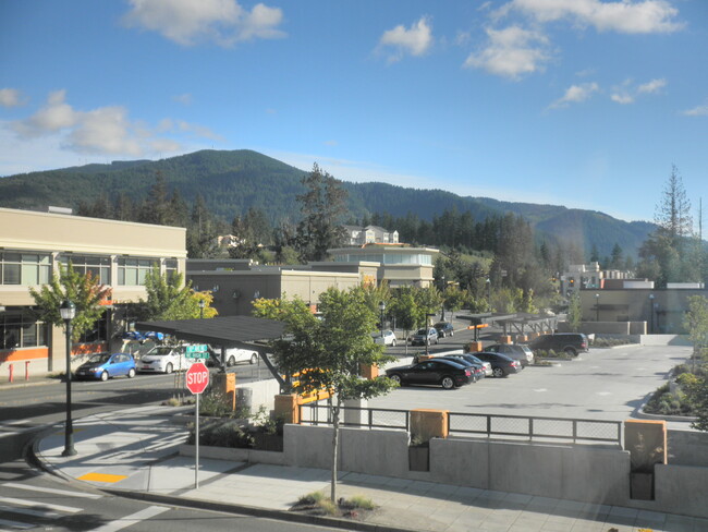 Building Photo - 994 NE High St Issaquah, WA 98029 $3,650 P...