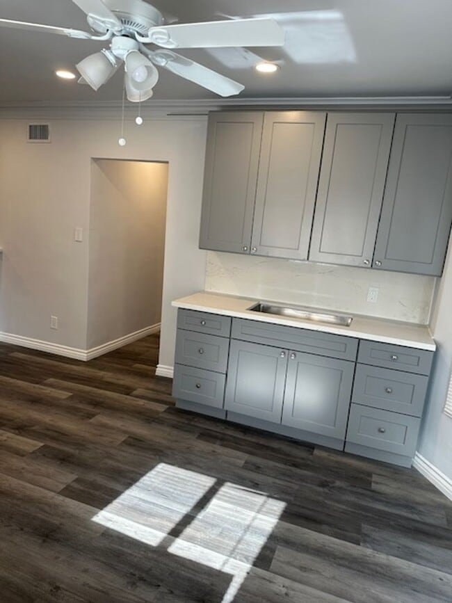 Building Photo - 6003 Klump Ave