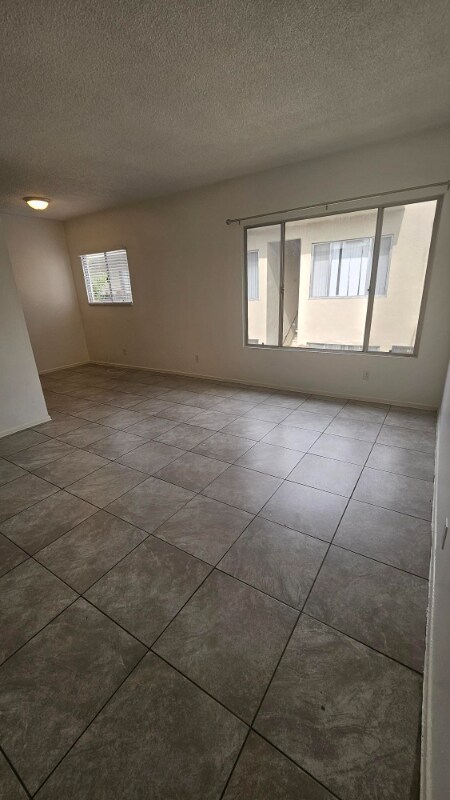 Foto del edificio - 866 W 126th St