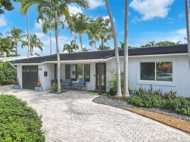 Foto del edificio - 1715 NE 40th St