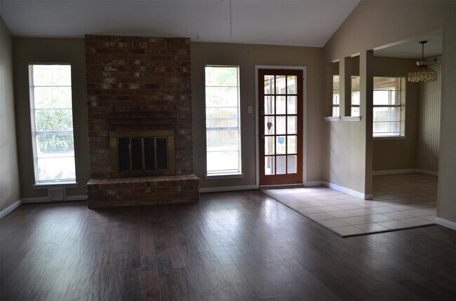 Building Photo - 6911 Leandra Dr