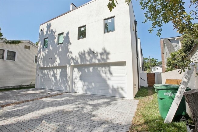 Building Photo - 1412 S Moody Ave