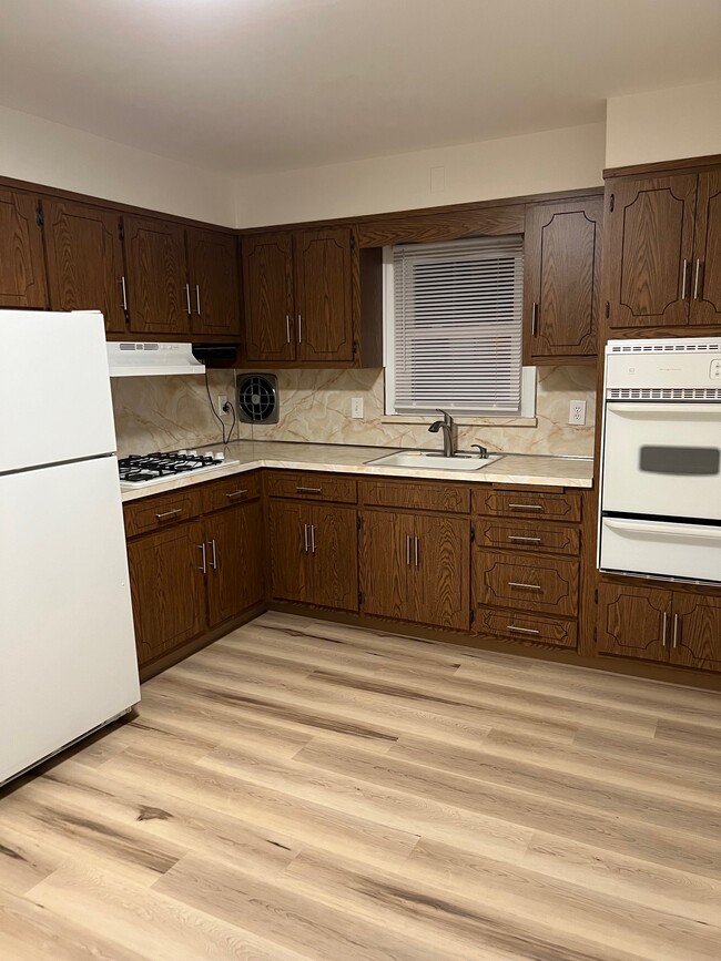 Large kitchen with plenty of storage, new window and blinds - 1445 Valley Rd