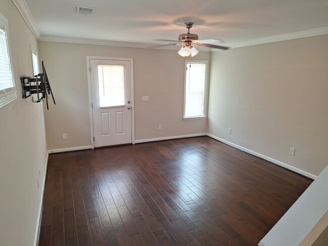 Building Photo - Wonderful Two Story Four Bedroom Home in Northeast Columbia!