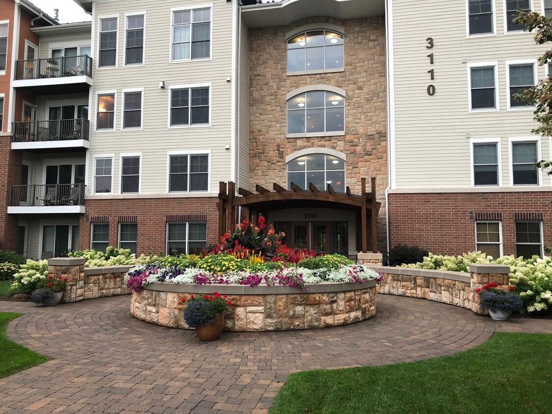 3110 N Chestnut St, Chaska, MN 55318 Apartments in Chaska, MN