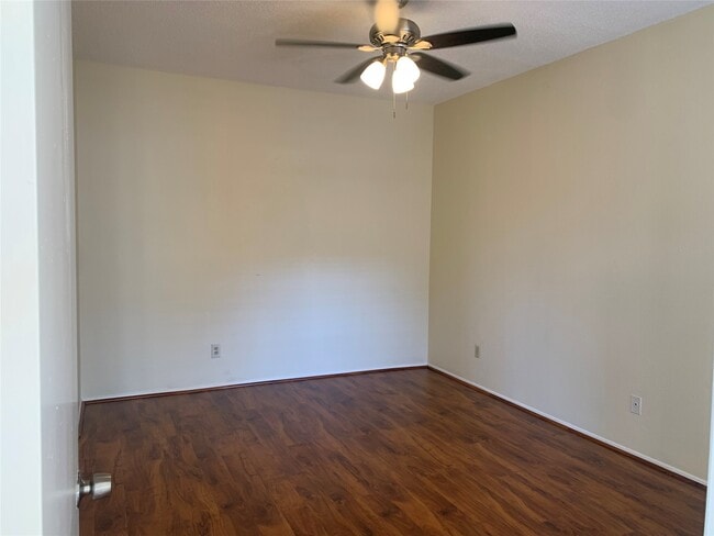 Foto del edificio - 2710 Grants Lake Blvd