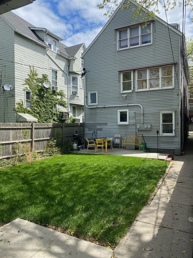 Building Photo - 4032 N Drake Ave