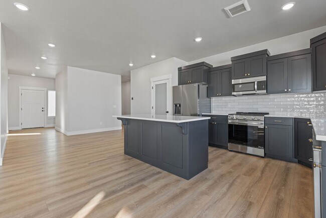 Foto del edificio - LEASE TAKE OVER PLEASE CALL TENANTS BRITTNEY 480-868-7733 OR Gunner Norton 480-450-0666 -FOR THIS...