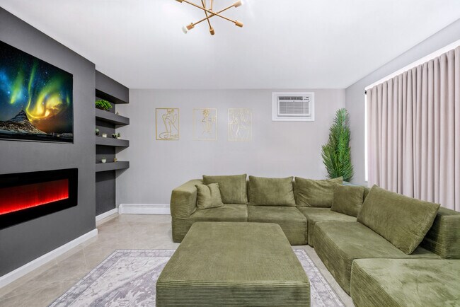 Building Photo - 529 Ave E