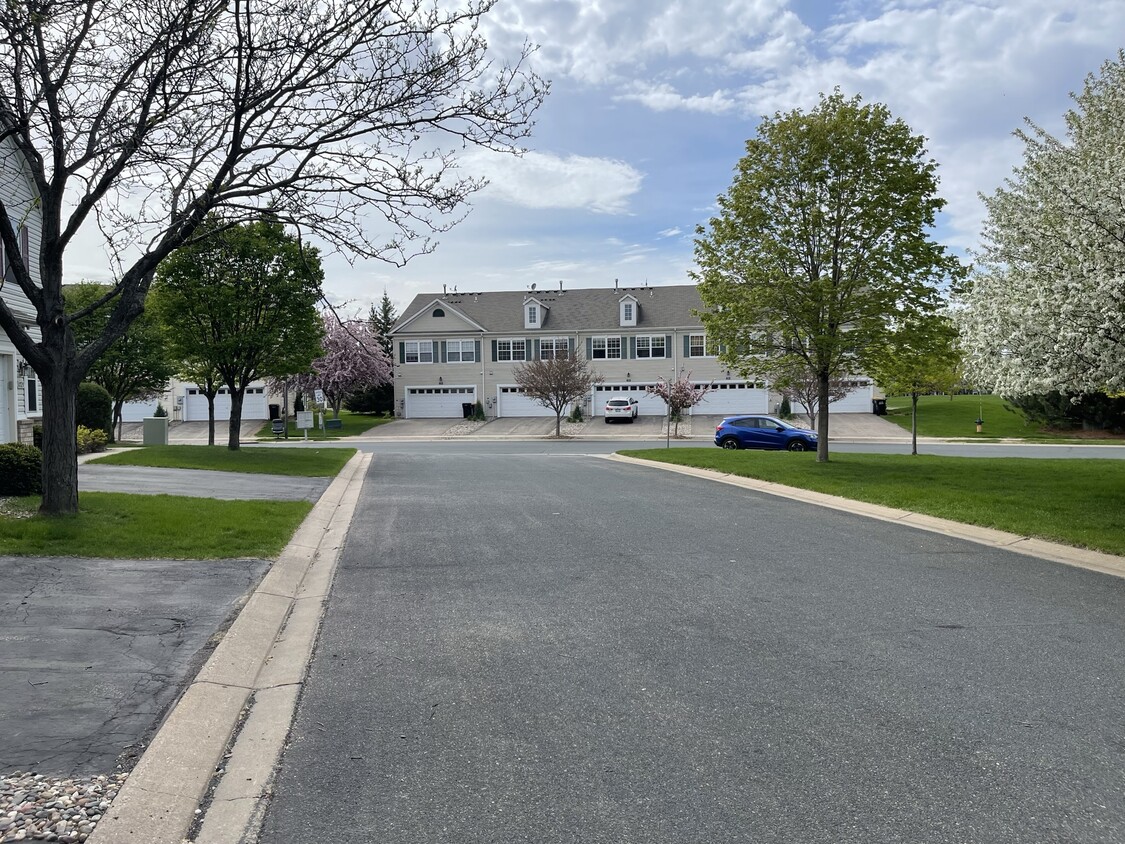 Primary Photo - 676 Cobblestone Way