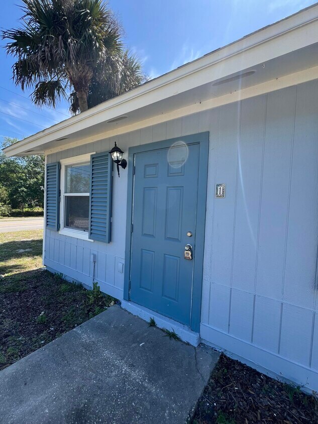 1023 Louisiana Ave, Sebastian, FL 32958 Townhome Rentals in Sebastian