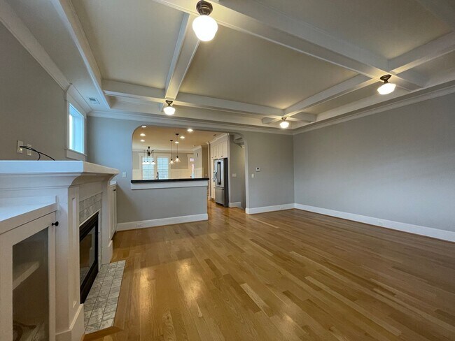 Foto del edificio - Charming 3-Bed, 3.5-Bath, 3-Level Home in ...