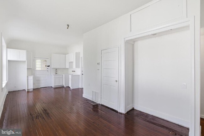 Building Photo - 5939 Drexel Rd
