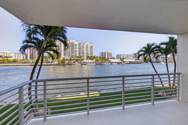 Foto del edificio - 2900 NE 30th St