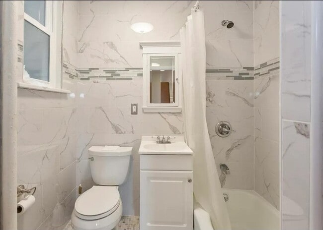 Building Photo - 27 66th St