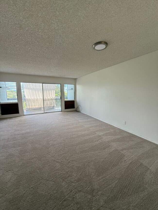 Foto del edificio - Hillside Terrace 2 bedroom 1.5 bath with t...