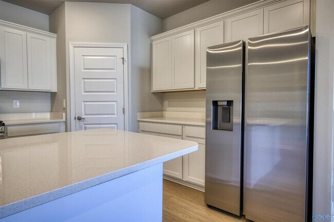 Foto del edificio - Coming Soon - Modern Living Meets Ultimate Convenience in St. Clair Place!