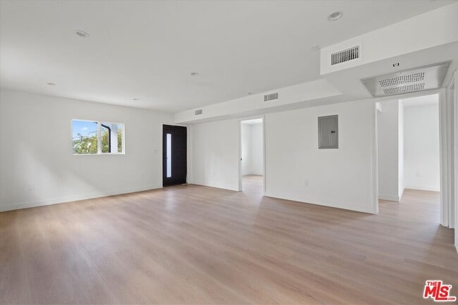 Building Photo - 3752 Veteran Ave