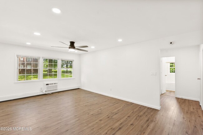 Building Photo - 70 Stonehurst Blvd