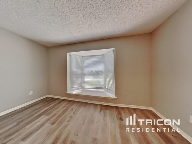 Building Photo - 3434 Deer Valley Dr
