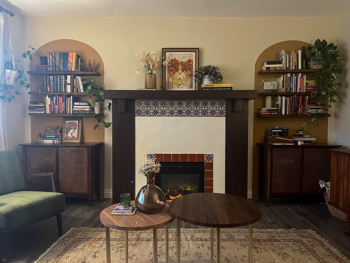 Custom-designed fireplace mantle. Floating shelves. - 620 E Harvard Rd