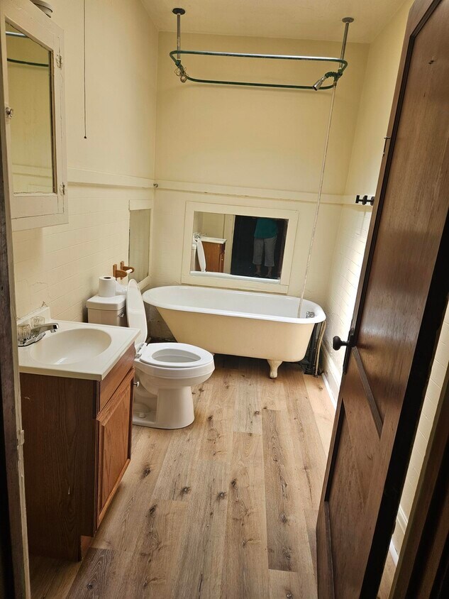 Foto del edificio - 141 N Main St