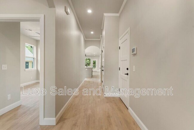 Building Photo - 4136 Abbey Pk Dr