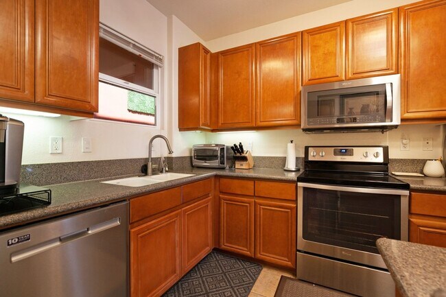 Foto del edificio - Furnished 2 bedroom with flex office space near Convention Center Downtown!