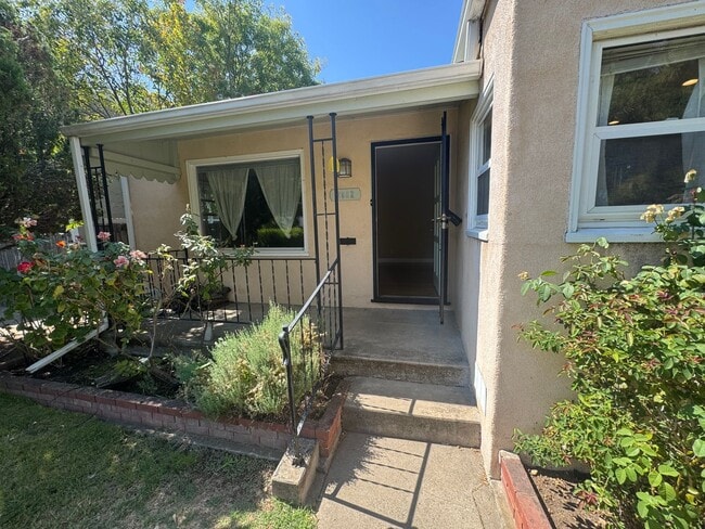 Building Photo - 2 Bed / 1 Bath | Tahoe Park Home Available...