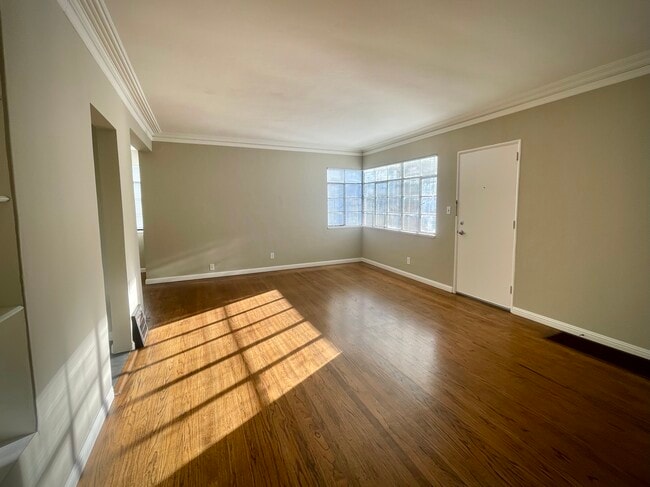 Living Room - 2909 Park Blvd