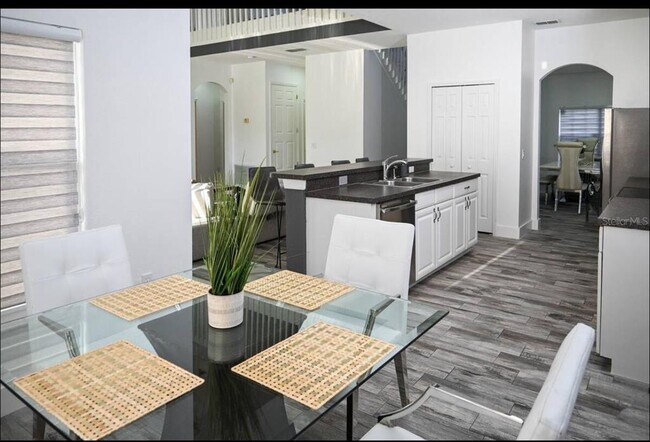 Foto del edificio - 4733 Cumbrian Lakes Dr