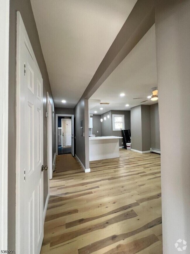 Building Photo - 366 Bramhall Ave