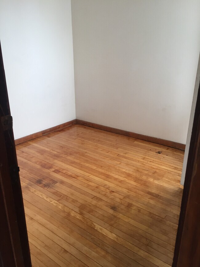 Bedroom - 4328 W Dickens Ave